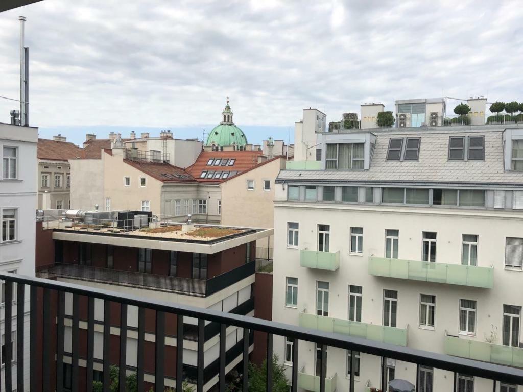Moderne Trifft Tradition Im Herzen Wiens Buitenkant foto